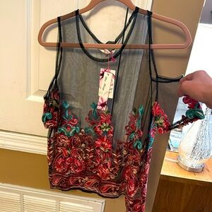 Medium Top - bin Hang boutique